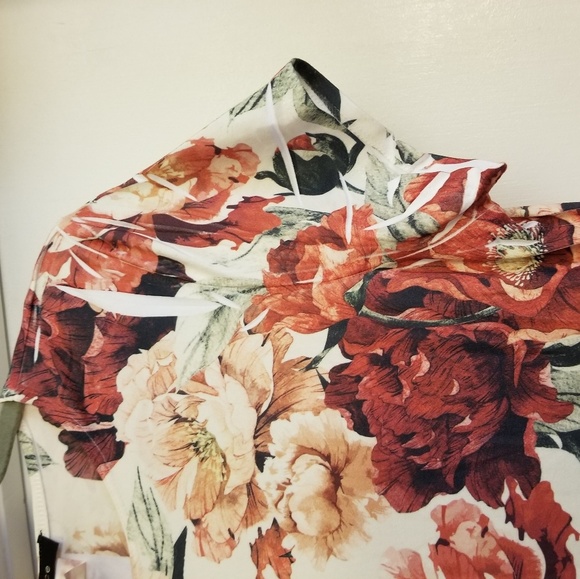 NWOT floral circle hem mini dress w/side slits - Picture 4 of 6